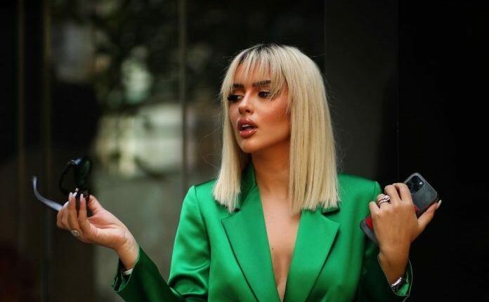 Pasi e rrahën brutalisht blogeren e njohur, Antonela Berisha shfaqet për herë të parë në publik