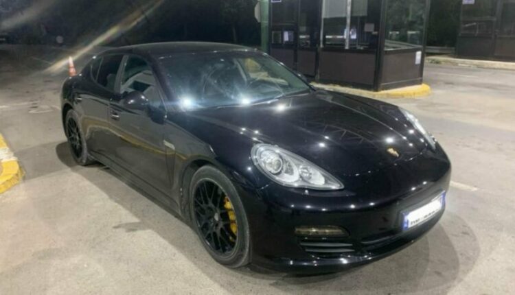 Porsche Panamera e vjedhur kapet në kufi në Maqedoni