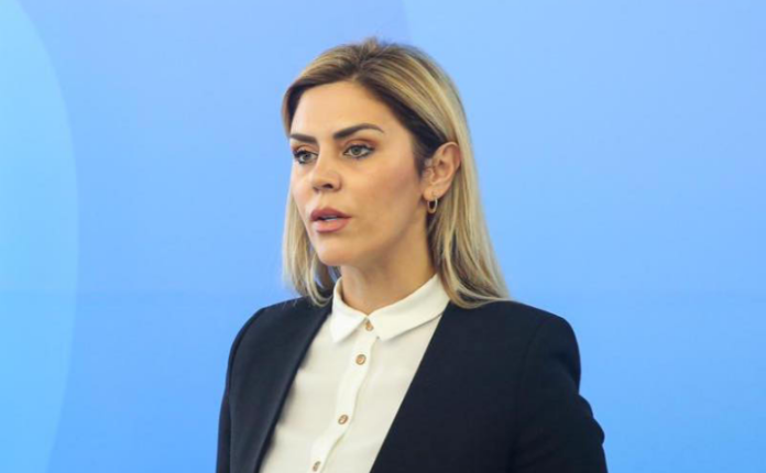 Blerta Deliu ironizon me deklaratën e Kurtit për minatorët: Në këtë qeveri ka tepër të emëruar politik për punët e pakta që po kryhen mbi tokë