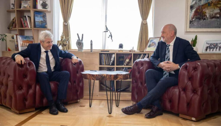Ali Ahmeti takoi Ambasadorin Geer: Skenare për destabilizim krijon qeveria për të fajësuar të tjerë