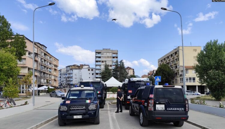 KFOR-i thotë se trupat shtesë mbi urën e Ibrit janë pjesë e “operacioneve rutinore”