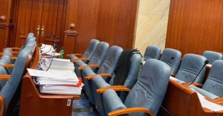 Kuvendi deri më 2 shtator do të mbajë mbledhje vetëm për nevoja urgjente, deputetët prej nesër në pushim