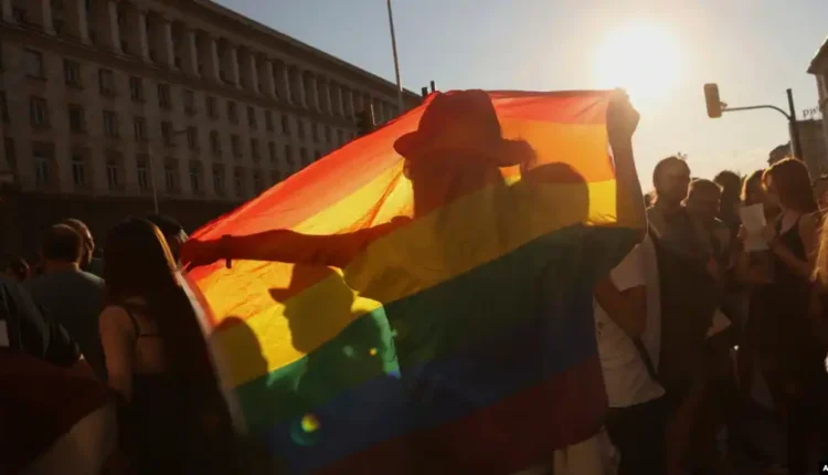 Mësuesit në Bullgari po kërcënohen, pasi kundërshtuan ligjin kundër “propagandës LGBT” në shkolla
