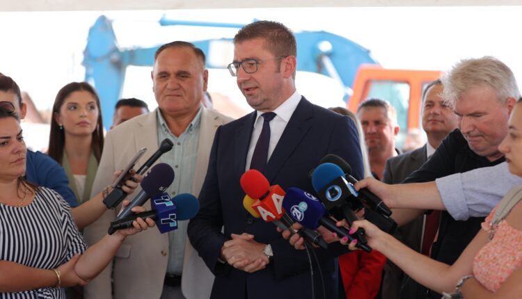 Mickoski nga Petroveci: Filloi ndërtimi i sallës së re sportive, do të vazhdojmë të ndërtojmë edhe në të ardhmen, këtë e presin qytetarët nga ne