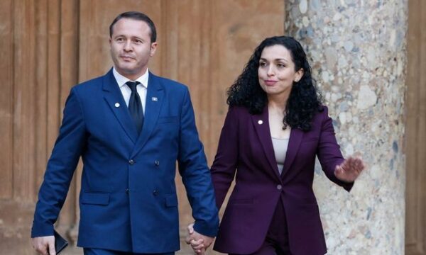 “Presidentja në Mercedes G- Class të blinduar 500 mijë eurosh”, reagon Zotëria i Parë thotë se “faktet flasin ndryshe”