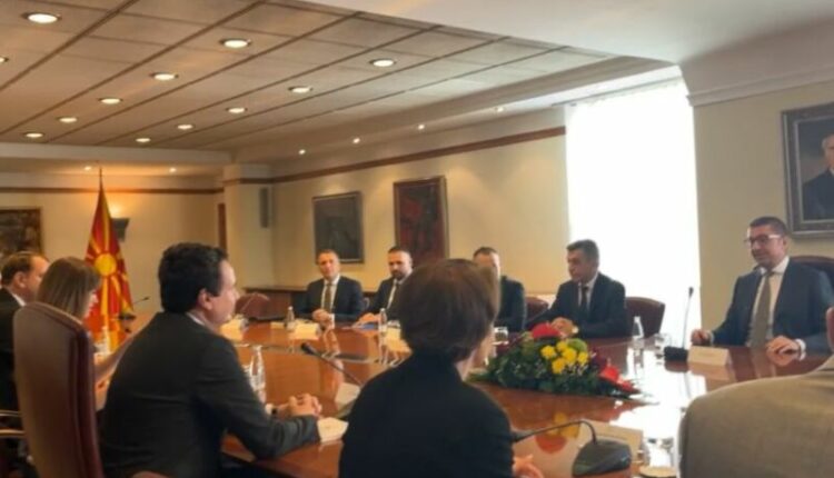 Pas takimit Mickoski-Kurti, vazhdon mbledhja e përbashkët me ministrat
