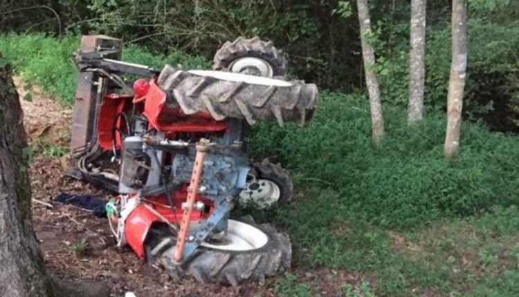 Vdes një person, humbi kontrollin gjatë vozitjes me traktor