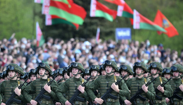 Lukashenko i Bjellorusisë thotë se gati një e treta e ushtrisë është dërguar në kufirin me Ukrainën