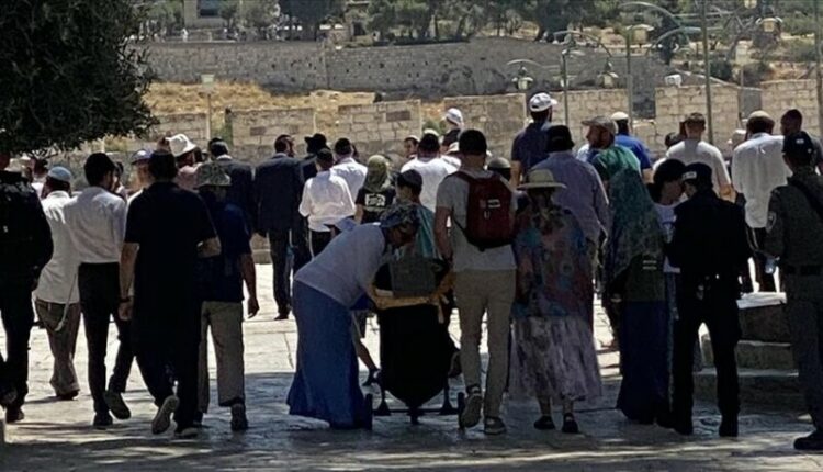 Qindra hebrenj fanatikë bastisën Xhaminë Al-Aksa nën mbrojtjen e policisë