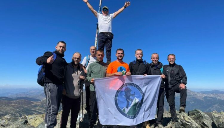 Alpinistët nga SHBA “Karadaku” u ngjitën në Gjeravicë, majën më të lartë në Kosovë