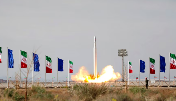 Irani pretendon se ka dërguar me sukses një satelit në hapësirë