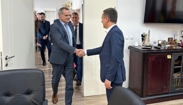 Kasami priti ambasadorin e Francës Christophe Le Rigoleur