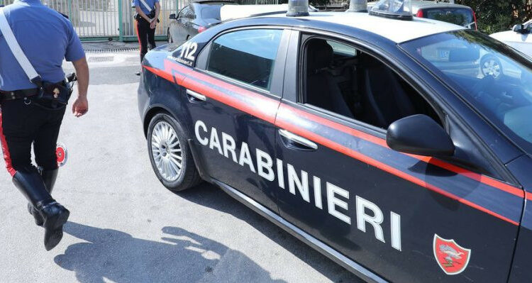 Dy foshnje gjenden të varrosura në të njëjtin oborr, nëna nën hetim në Itali: Askush nuk dinte se ishte shtatzënë
