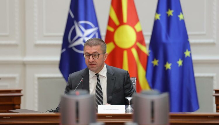 Mickoski: Qeveria ofron mbështetje të tërësishme për kujdesin e identiteteve të linguistëve gjuhësore