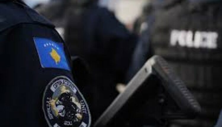 I kërkuari për `përgatitje të veprave terroriste` dorëzohet në Polici