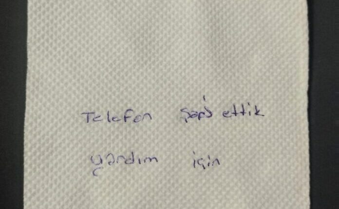 Sot në xhaminë e Tearcës dikush nga kalimtarët ne zyrën e xhamisë kishte lënë disa të holla: Për ndihmë sepse karikuam telefonin