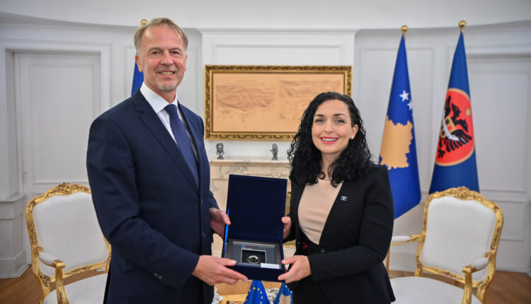 Osmani takon shefin e ri të BE-së: Kosova ka mbushur krejt kushtet për statusin e vendit kandidat