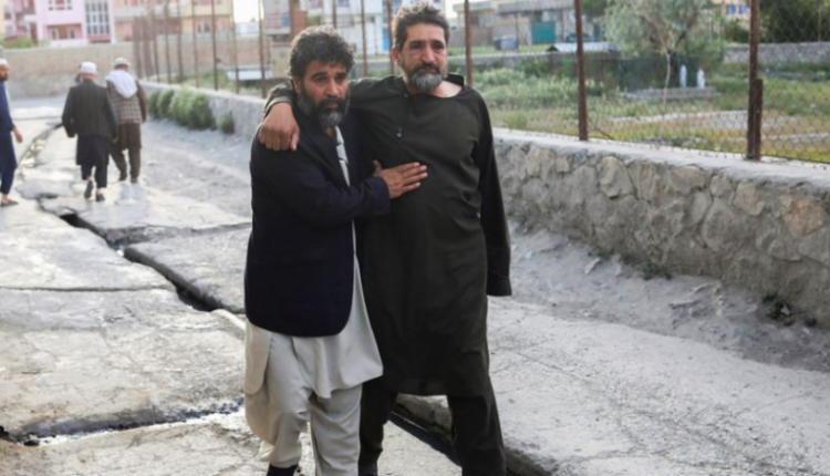 Burrave në Afganistan u është ndaluar të presin mjekrën dhe të veshin xhinse