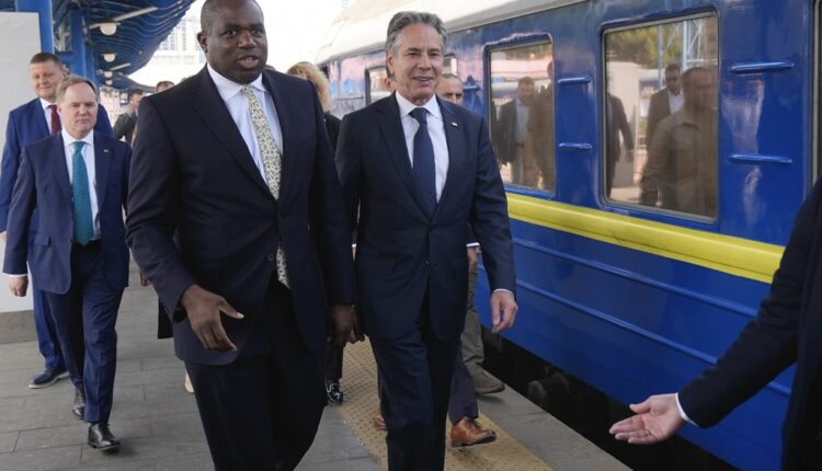 Blinken dhe Lammy mbërrijnë në kryeqytetin ukrainas