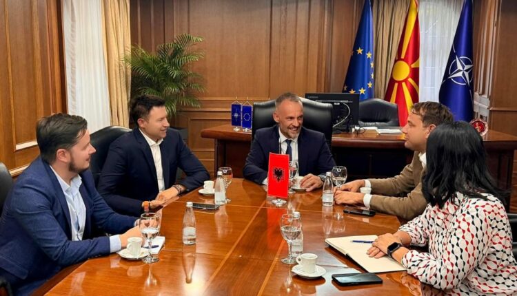 Koordinim për festat e Nëntorit, Fetai takoi ambasadorin e Kosovës dhe atë të Shqiperisë