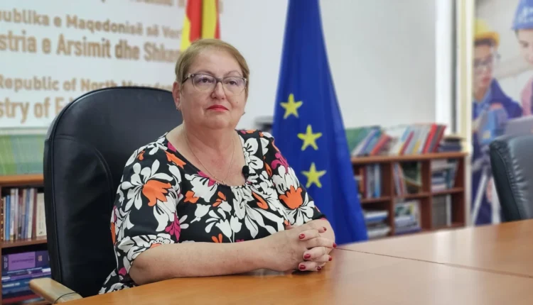 LSDM paralajmëroi protestë të mësimdhënësve, ministrja Janevska: Rritje të pagave do të ketë kur të stabilizohet buxheti