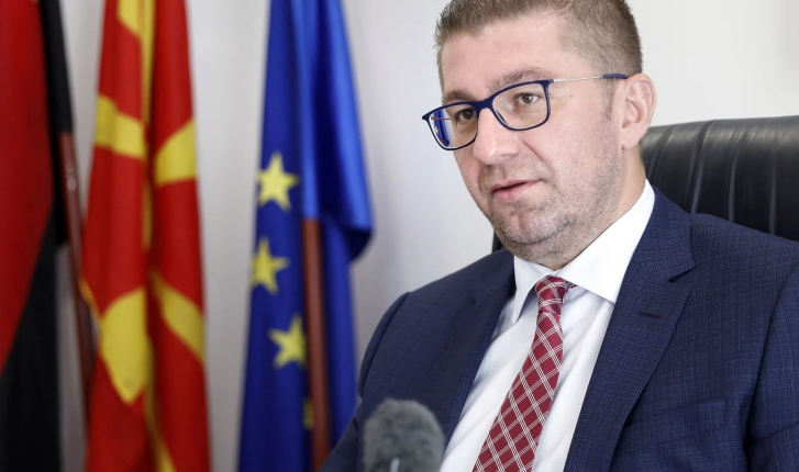 Kushtetutshmëria e Ligjit për Gjuhët, Mickoski: Edhe mua më pengon “E Veriut”, por e respektoj Kushtetutën