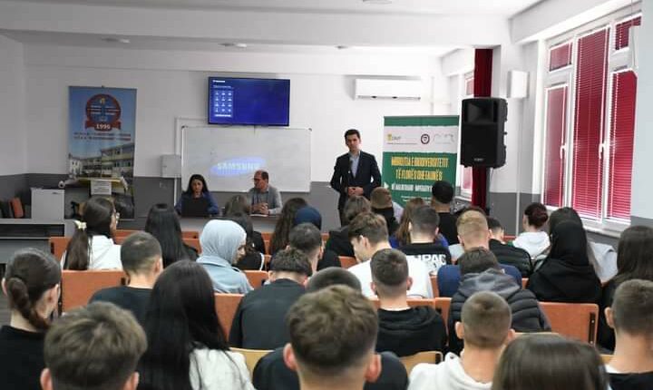 SHOQATA “TRADITA” ORGANIZOI TRIBUNË PËR MBROJTJEN E BIODIVERSITETIT TË FLORËS DHE TË FAUNËS NË MALIN SHARR