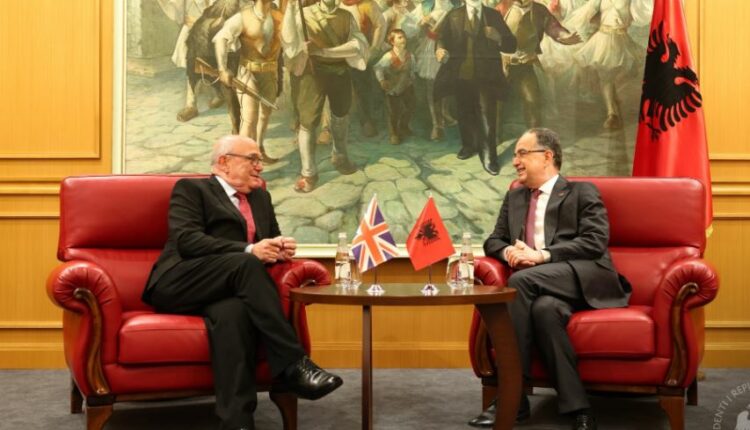 Begaj takohet me Peach, i shpreh vlerësim për kontributin e ushtarëve britanikë në KFOR