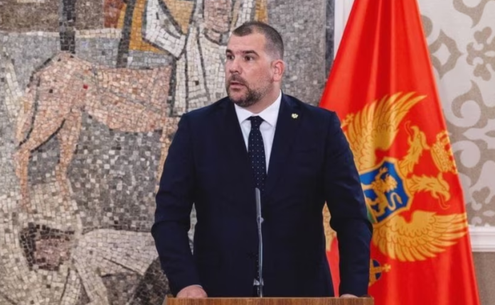 Ministri i Mbrojtjes i Malit të Zi ndalon komunikimin me krerët e shtetit pa miratimin e tij
