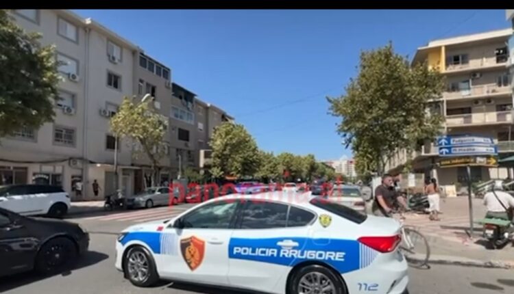 Atentat i dështuar në Shkodër? Plumbat në xhamin e Range Rover, pamjet e mjetit luksoz drejt të cilit u qëllua me armë zjarri