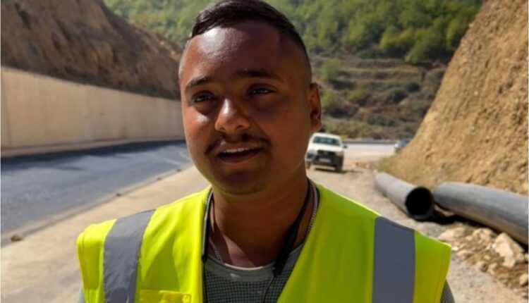 Indianët punësohen në Pogradec, nga inxhinierë e deri në punëtorë të thjeshtë, ja kush po i shtron rrugët e qytetit