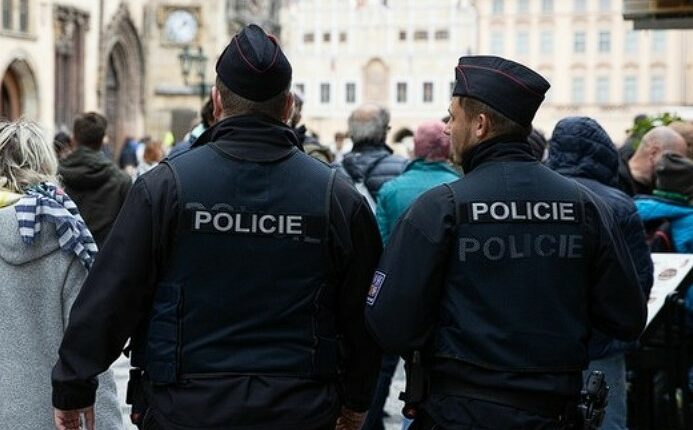 “Pagat janë shumë të ulëta”, policia në Çeki kërcënon qeverinë me protesta