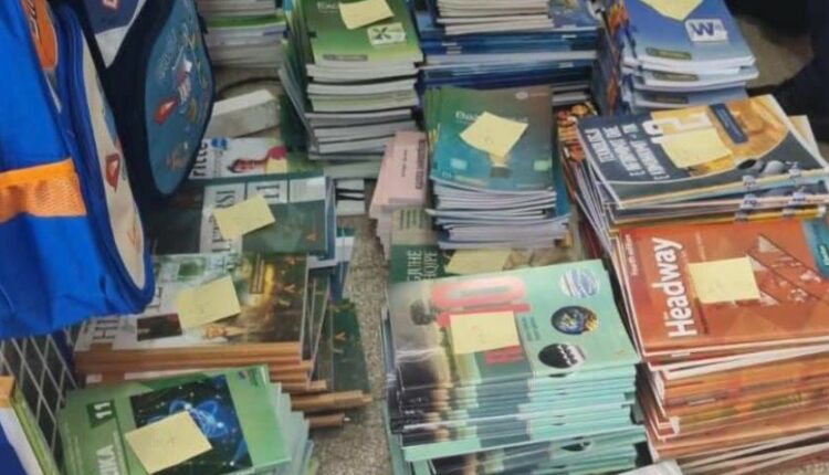 Sekuestrohen rreth 3 mijë libra shkollorë, dyshohet se ishin prodhuar pa të drejtë autoriale