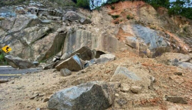 ​15 të vdekur nga rrëshqitja e dheut në Indonezi