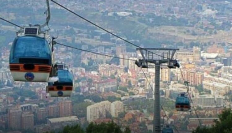 Teleferiku në Vodno nuk punon për shkak të erës së fortë