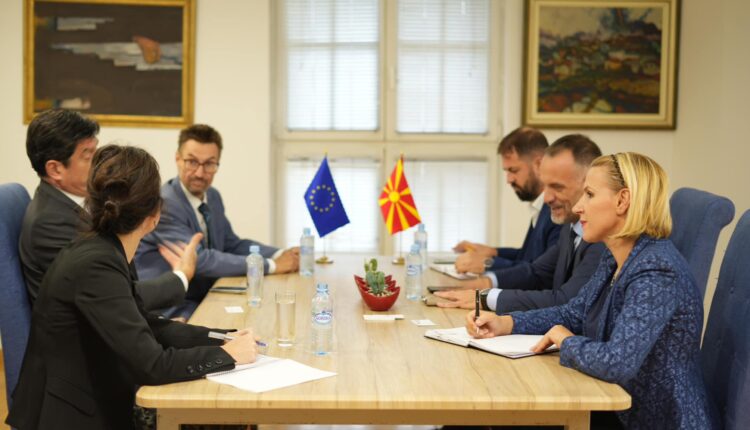 Zv/kryeministri Fetai takoi ambasadorin e ri të BE-së Rokas