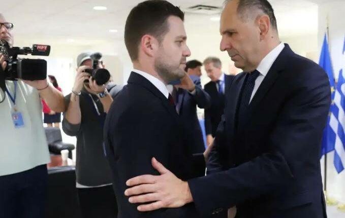 Mucunski: Takim i shkëlqyer dhe konstruktiv me Gerapetritis! “Do të punojmë së bashku për të realizuar detyrimet nga Marrëveshja e Prespës”