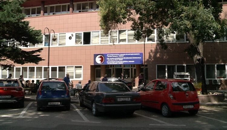 Rrahje mes dy personave në spitalin e Qytetit në Shkup