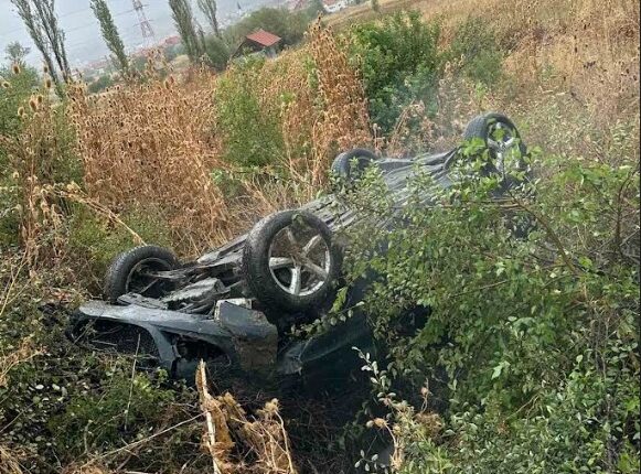 Rrokulliset makina me të cilën udhëtonte trajneri dhe dy lojtarë të KF Bashkimit nga Kumanova