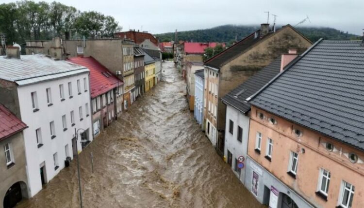 Evropa Qendrore vazhdon të luftojë me shira e përmbytje