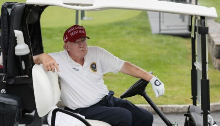 Ish-presidenti amerikan Donald Trump nuk u plagos dhe është i sigurt pas një incidenti me të shtëna pranë tij në Palm Beach