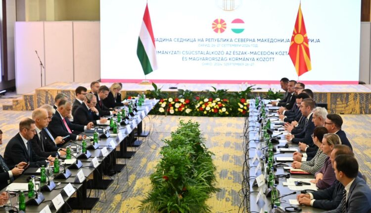 Mbledhje e përbashkët e Qeverisë së RMV-së dhe Hungarisë! Orhan Murtezani, ministri i vetëm shqiptar prezent në mbledhje