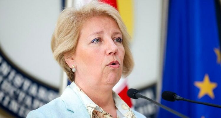 Zgombiq: Shqipëria dhe Maqedonia e Veriut duhet të lejohen të hapin disa kapituj