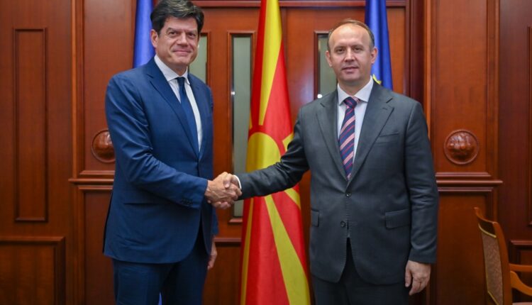 Gashi takoi ambasadorin e ri të BE-së Mihailis Rokas