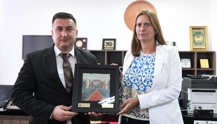 Ambasadorja e Greqisë në RMV e vizitoi Universitetin e Tetovës
