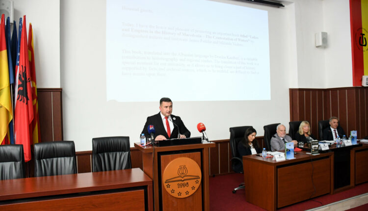 Në Universitetin e Tetovës sot u promovuan dy veprat e autorëve britanikë James Pettifer dhe Miranda Vickers