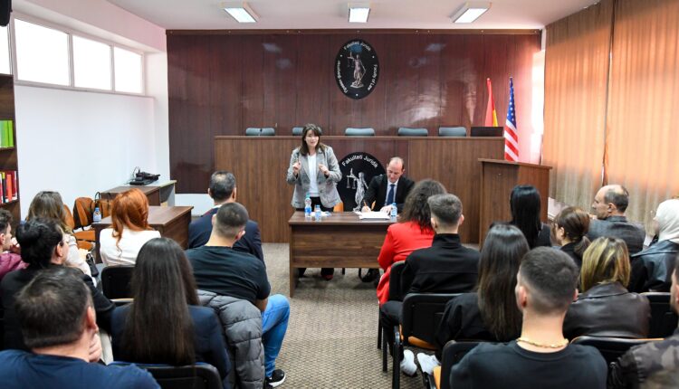 Në UT u mbajt ligjëratë për zgjedhjet presidenciale në Shtetet e Bashkuara të Amerikës