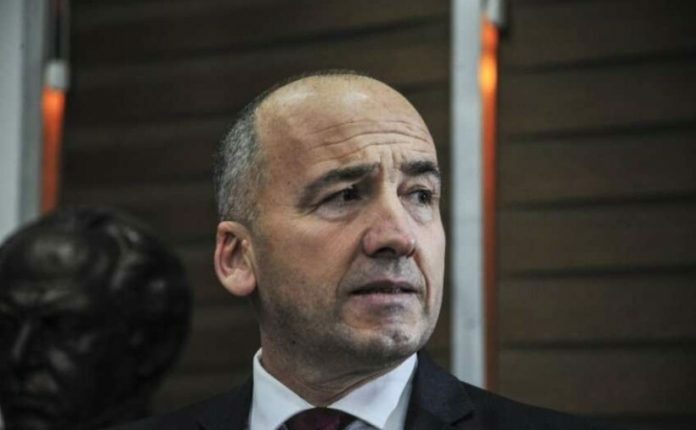 Kërkohet 30 ditë paraburgim ndaj të dyshuarve për sulmin ndaj kryetarit të Pejës