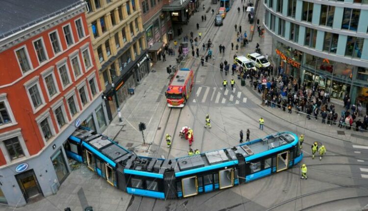 Një tramvaj hyri në një dyqan kompjuterash në qendër të Oslos