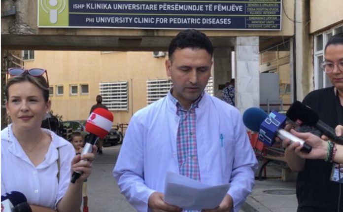 Vdekja e vogëlushes në spitalin pediatrik, Memedi: Kam vajzën në moshën e saj, koha për përgjegjësi!